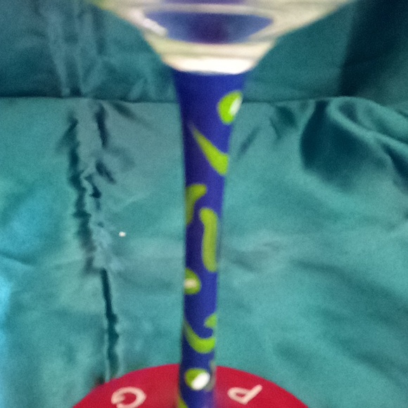 Very unusual wine glass from a pug lover I am guessing - Picture 3 of 5